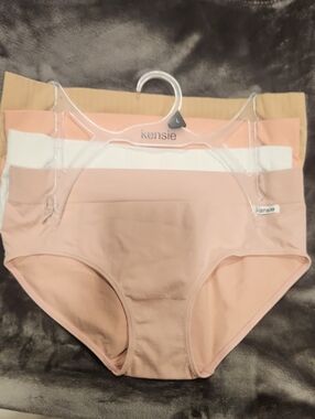 NWOT 4 Pack Kensie Seamless Briefs in Blush, Pink, Beige & White